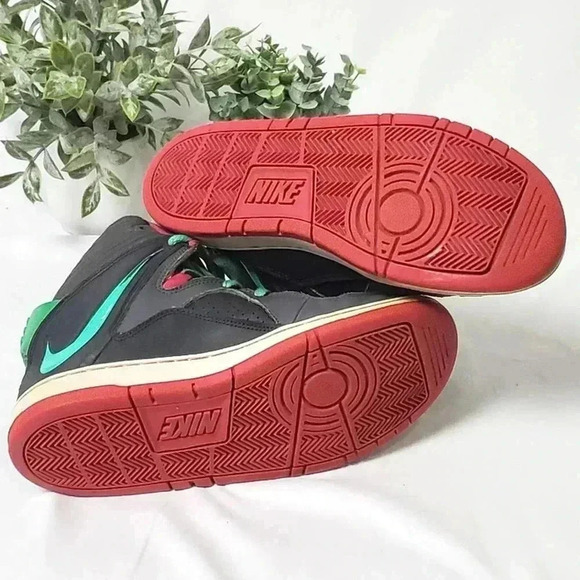 Nike ‘Court Invader’ High Top Basketball Sneakers - 5Y - Picture 4 of 9